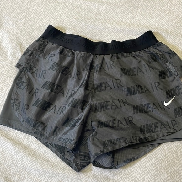 Size medium grey Nike short
